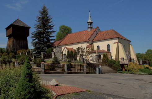 Kościół i dzwonnica w Porębie Spytkowskiej